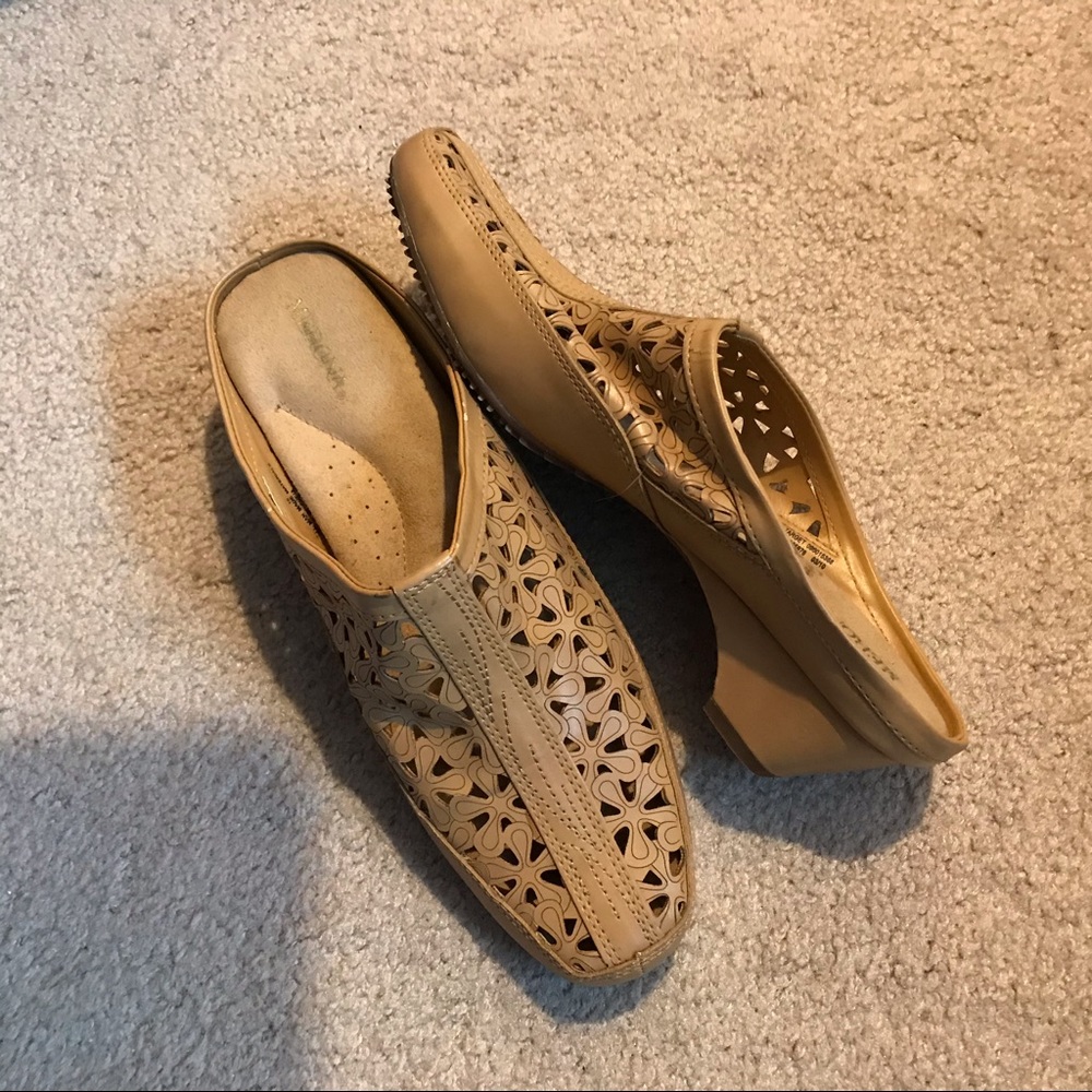 Merona Camel Laser Cut Slides